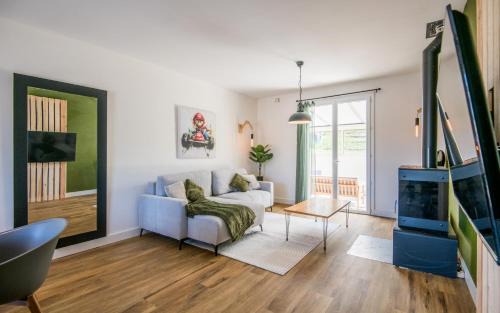 Salles-Curan Casa | La Casa Lucas - Clim, Wifi, Lits XL, Jardin & Lac