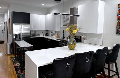Woodlawn Apartamento | La Casa Negra Chicago, Beautiful 3 Bed 2 Bath near Lake in Chicago