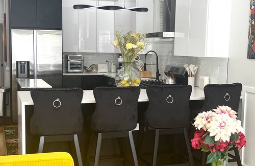 Woodlawn Apartamento | La Casa Negra Chicago, Beautiful 3 Bed 2 Bath near Lake in Chicago