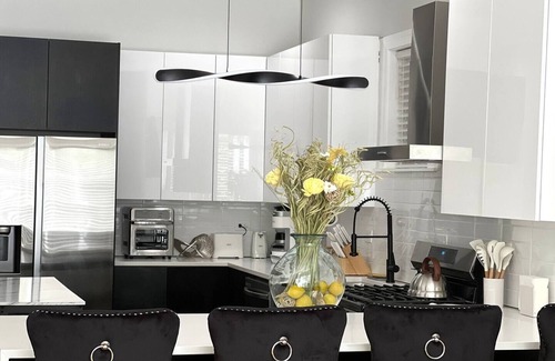 Woodlawn Apartamento | La Casa Negra Chicago, Beautiful 3 Bed 2 Bath near Lake in Chicago