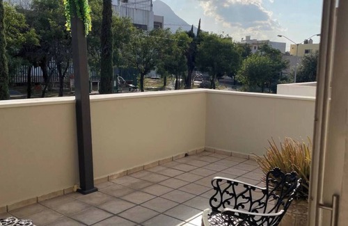 Monterrey Casa | La Casa Rosa Monterrey - Mountain View and Shopping Mall