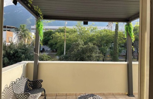 Monterrey Casa | La Casa Rosa Monterrey - Mountain View and Shopping Mall