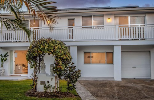 Kingscliff Casa | La Casa Siciliana- recently renovated beach house