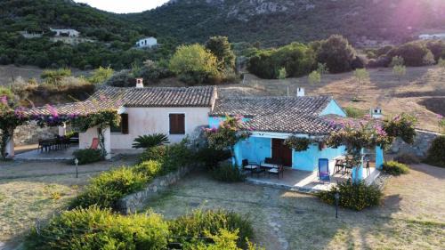 Tertenia Chalet De Esquí | La casetta celeste