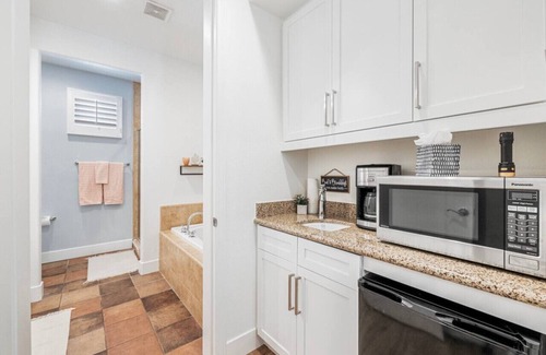 La Quinta Condominio | La Casita #2 * Romantic Studio at Legacy Villas* Views * 12 Pools *