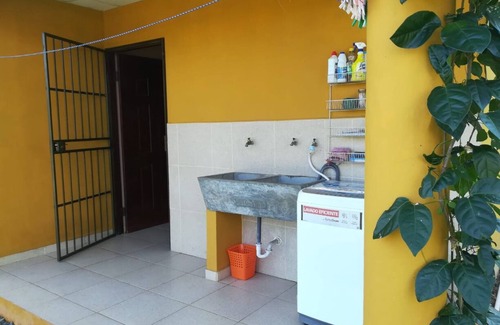 San Juan Bautista Casa | La Casita Amarilla, una pequeña casa de dos dormitorios