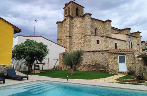 Castillo de Bayuela Chalet De Esquí | La casita de Ra
