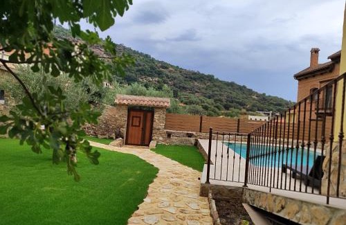 Castillo de Bayuela Chalet De Esquí | La casita de Ra