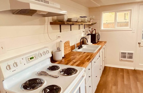 Prineville Cabaña | La Casita de Main Calle