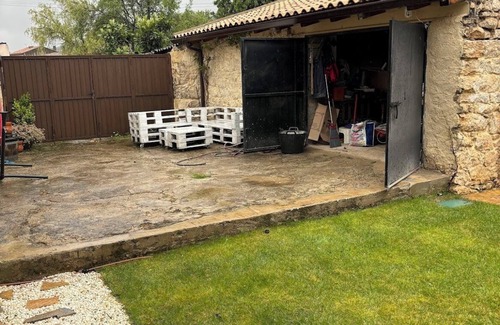 Patones Casa | La Casita de Patones. Casa rural sostenible con jardín y BBQ