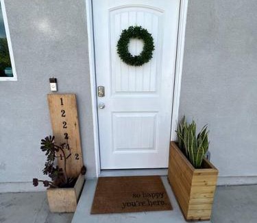 Whittier Casa | La Casita de Whittier, Private Unit w/patio area, Disney, Biola, Knotts
