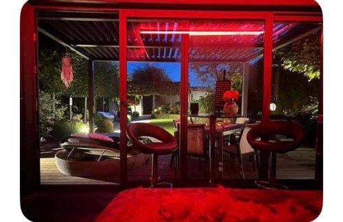 Tournai Cama Y Desayuno | La chambre du puits avec 2 jacuzzis , sauna et Hammam privatif
