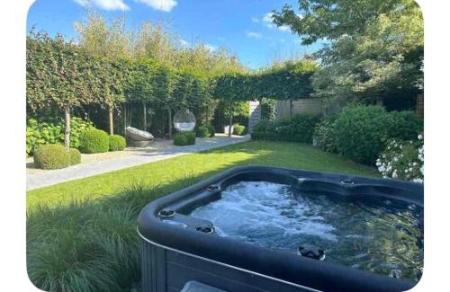 Tournai Cama Y Desayuno | La chambre du puits avec 2 jacuzzis , sauna et Hammam privatif