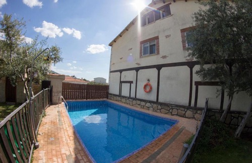 Casas del Monte Chalet De Esquí | La Charca de la Dehesa