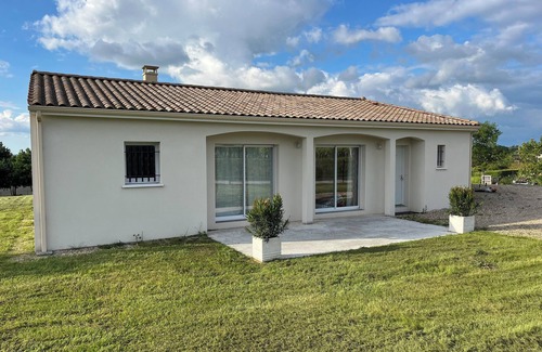 Brie-sous-Barbezieux Casa | La Chouette: new house, ideal for family vacations! Soothing view