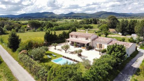 Bagard Casa | La Cigale suite villa du Mazet de la Draille Mas en Cévennes - Jacuzzi & Piscine Privatif - 4 personnes - Classé 5 étoiles