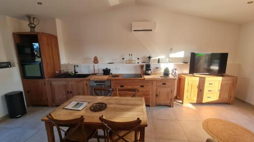 Bagard Casa | La Cigale suite villa du Mazet de la Draille Mas en Cévennes - Jacuzzi & Piscine Privatif - 4 personnes - Classé 5 étoiles