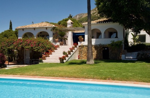 Mijas Casa | La Ciruela - Villa Tranquila Vista al Mar y Piscina Climatizada