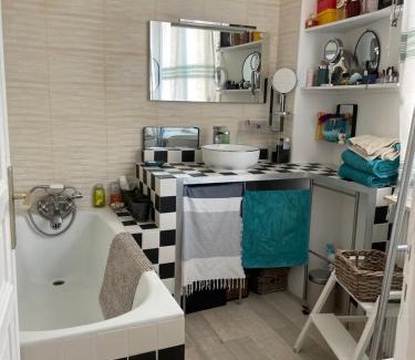 Quartier des Grandes-Carrieres Apartamento | La Cité des Fusains