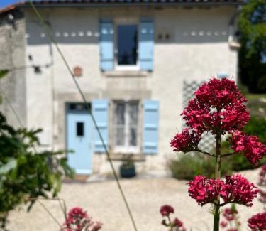 Saint-Romain Casa | La Colline de Tilleul - Les Tilleuls - 4 STAR RATED - stunning cottage with pool near Aubeterre in idyllic location
