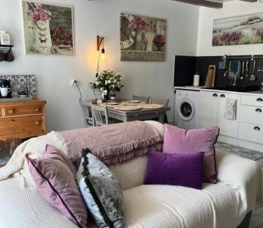 Saint-Romain Casa | La Colline de Tilleul - Les Tilleuls - 4 STAR RATED - stunning cottage with pool near Aubeterre in idyllic location