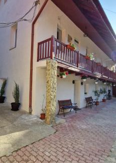 Bran Casa | La Conac 13 Ceasuri Bune