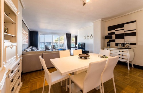 San Sebastian Centro Apartamento | LA CONCHA BEACHVIEW: apartamento 8 PAX Superior. Primera linea de playa. Vistas al mar