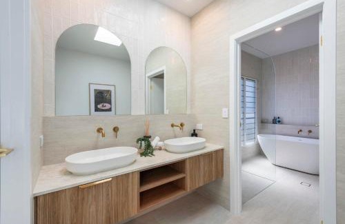 Iluka Casa | La Concha - Oceanstays - Luxury Holiday Home