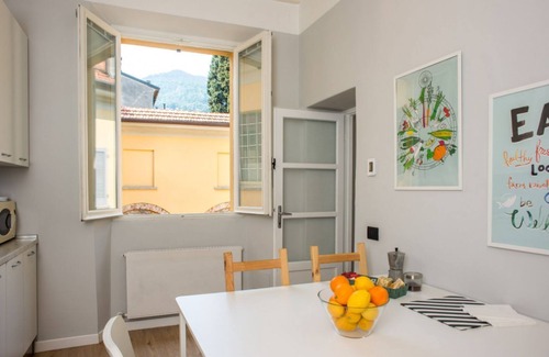 Cernobbio Apartamento | La Corte di Zizi-apartament Lario: large family-proof