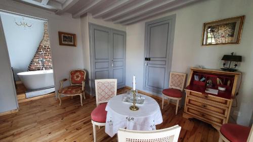 Courtonne-les-Deux-Eglises Cama Y Desayuno | La Cour de l'église
