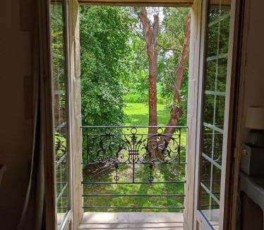 Mosles Casa | La Cour Souveraine - Chambre d'hôtes La Péninsule