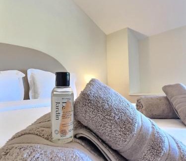 Berze-le-Chatel Casa | La croix de fer by Miss K