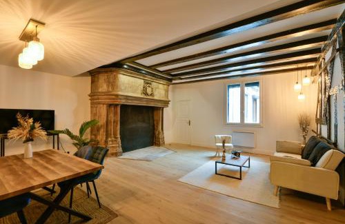 Bourges Apartamento | La Dame Blanche - Appartement hypercentre historique - Parking privé