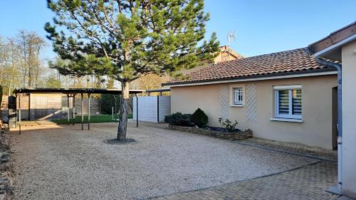 La Chapelle-de-Guinchay Apartamento | La Datcha d'Elena