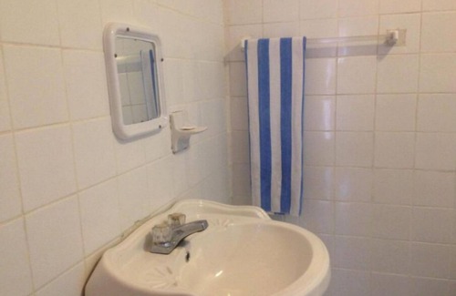 Corozal Hotel | La Delphina Bed and Breakfast Bar and Grill Single Room