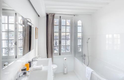 Honfleur Casa | La Demeure du Clocher 4 AC On the Port & Place Sainte-Catherine 8 g