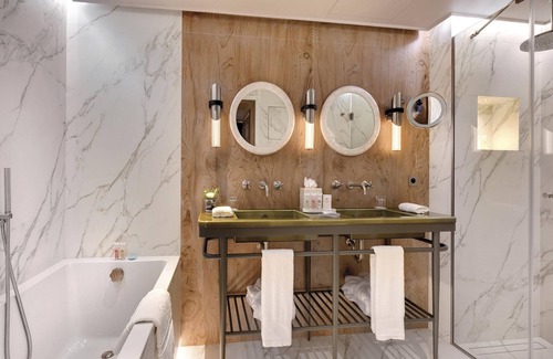 Champs-Elysees Hotel | La Demeure Montaigne