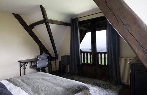 Saint-Martin-aux-Chartrains Casa | Vrbo Property