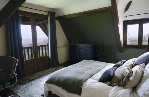 Saint-Martin-aux-Chartrains Casa | Vrbo Property