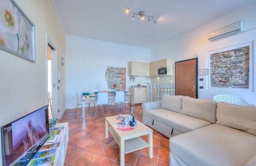 Arona Apartamento | La Dolce Vita Pied dans L' Eau, Arona, Italy