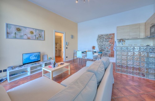 Arona Apartamento | La Dolce Vita Pied dans L' Eau, Arona, Italy