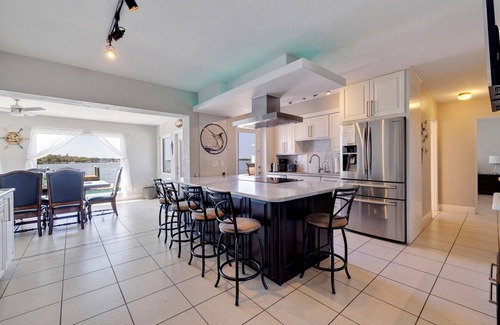 St. Petersburg - Clearwater Casa | La Dolce Vita Private Waterfront 3 Bedroom Pool Home