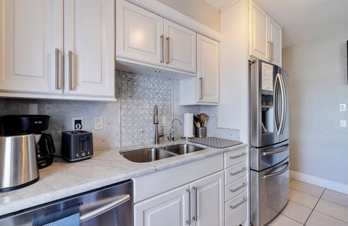 St. Petersburg - Clearwater Casa | La Dolce Vita Private Waterfront 3 Bedroom Pool Home