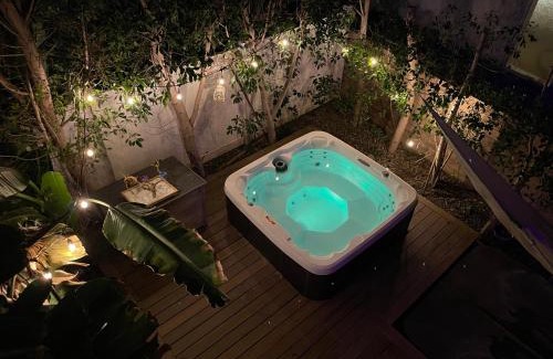 Tarzana Casa | LA Dream Gem - Beautiful Home with Spa