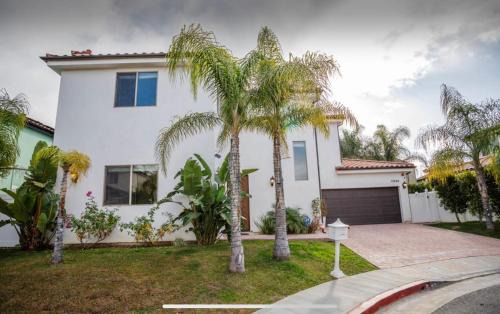 Tarzana Casa | LA Dream Gem - Beautiful Home with Spa