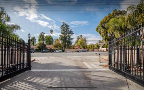 Tarzana Casa | LA Dream Gem - Beautiful Home with Spa