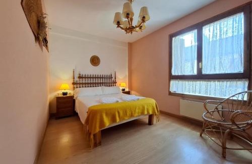 El Pueyo de Jaca Apartamento | La Encina, Acogedor apartamento con piscina - Arafita Apartamentos