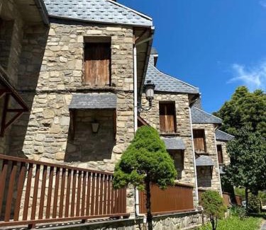 El Pueyo de Jaca Apartamento | La Encina, Acogedor apartamento con piscina - Arafita Apartamentos