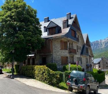 El Pueyo de Jaca Apartamento | La Encina, Acogedor apartamento con piscina - Arafita Apartamentos