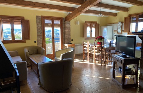 Aleny Cabaña | La Farraja de Cal Farrés, casa rural a 1 h. de Barcelona: piscina, bbq, jardín.